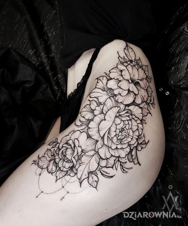 Tatuaż współczesny kobiecy klasyk - czarno-szare