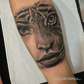 Pół kobieta, pół kot