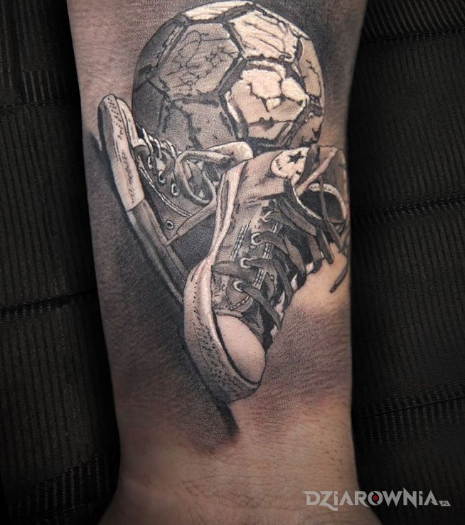 Tatuaż chodź na boisko - czarno-szare