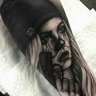 Kobieta mafii na przedramieniu