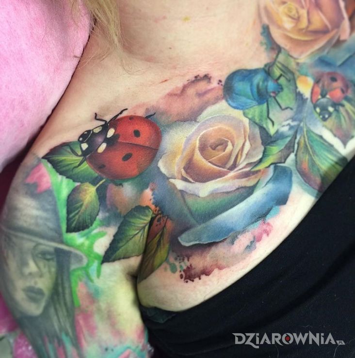 Tatuaż wiosenny klimat - kwiaty