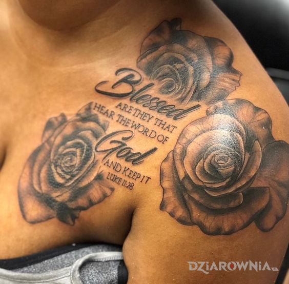 Tatuaż słowo boże - kwiaty