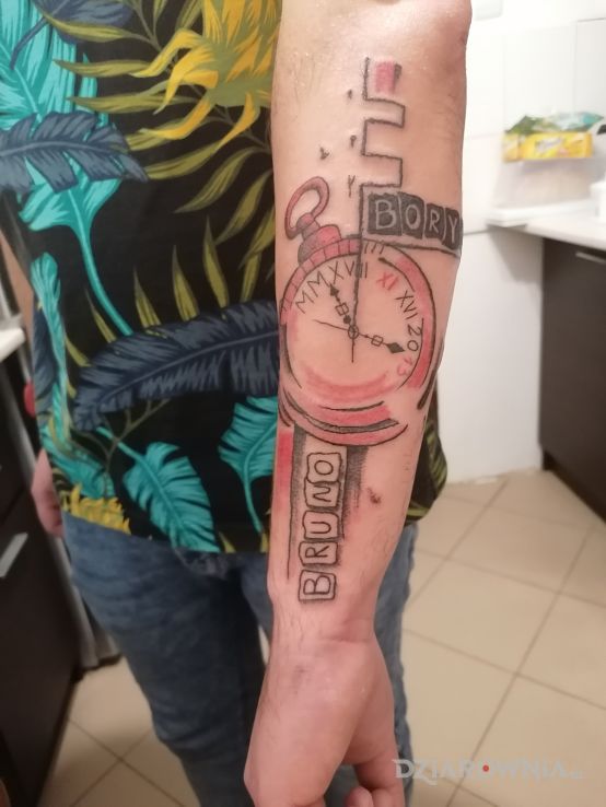 Tatuaż zegar z imionami - kolorowe