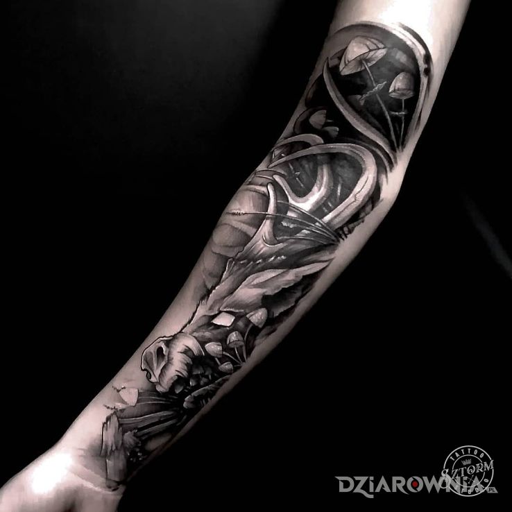 Tatuaż wilk z lasem - zwierzęta