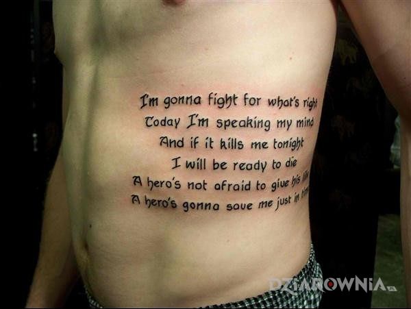 Tatuaż fragment tekstu - napisy