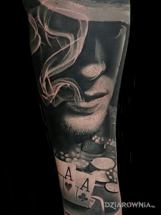 Tatuaż dym w kasynie - twarze