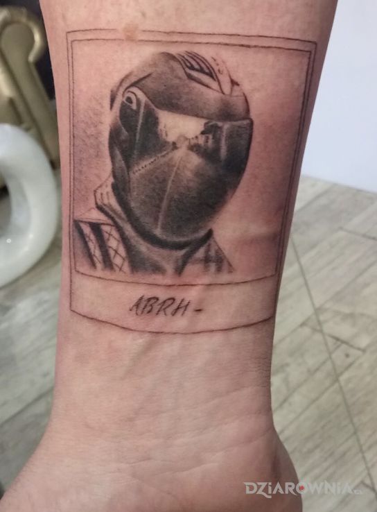 Tatuaż motocyklista - czarno-szare
