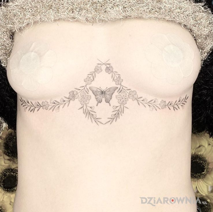 Tatuaż motyl wsrod kwiatow - czarno-szare