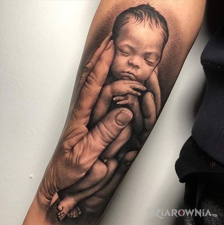 Tatuaż malutkie dziecko - czarno-szare