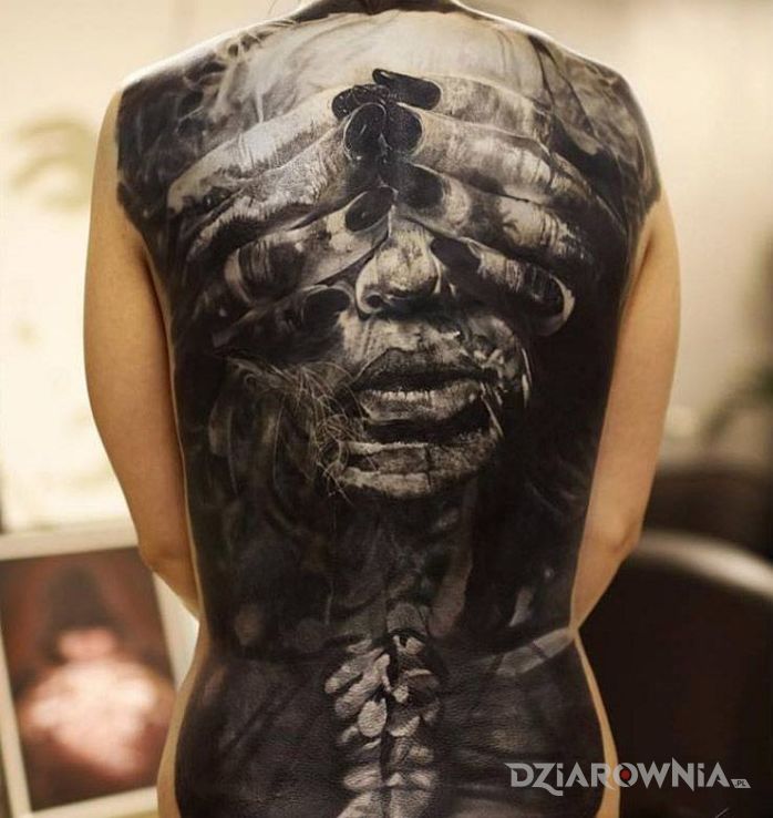 Tatuaż zasłonięte oczy - postacie