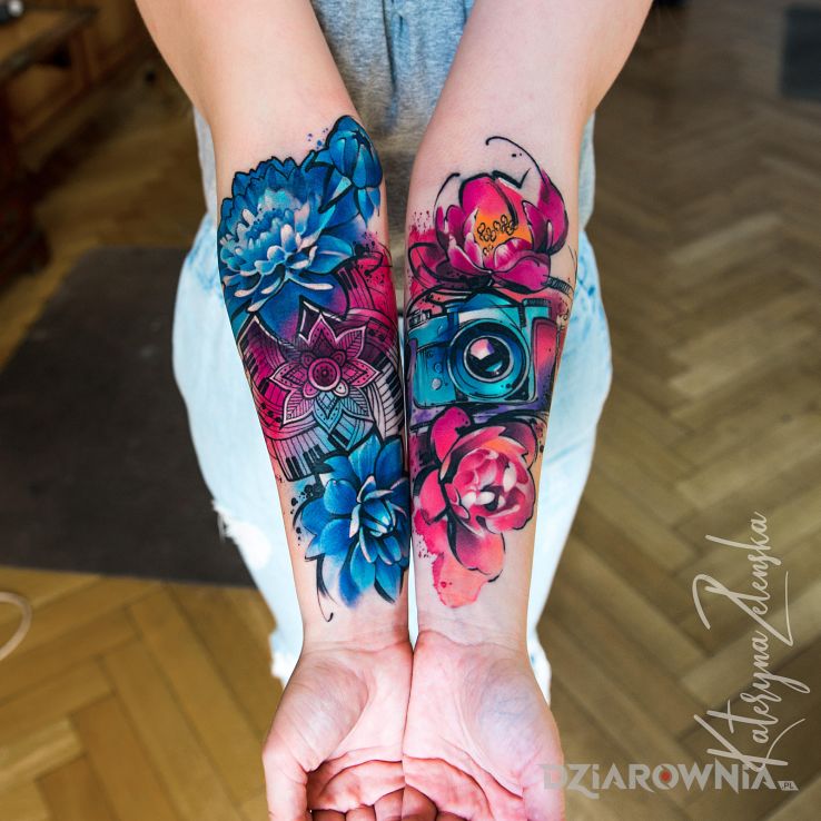 Tatuaż aparat  kwiaty  akwarela  watercolor - kwiaty