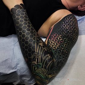 Trochę geometrii i blackworku