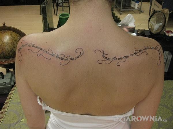 Tatuaż you must be the change you want to see in the world - napisy