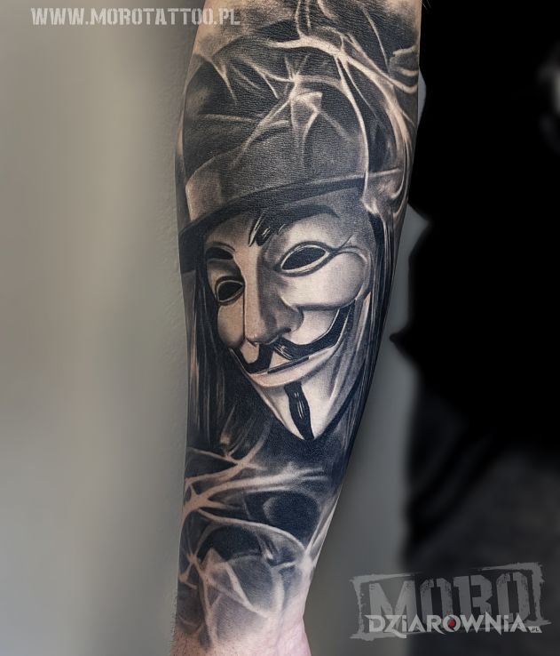 Tatuaż wygojony v for vendetta - czarno-szare