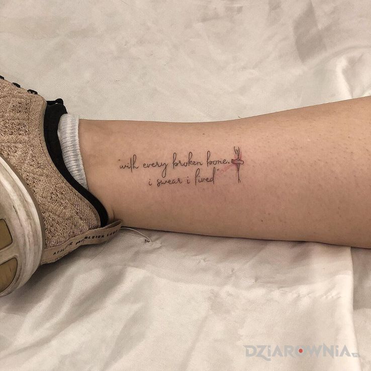 Tatuaż złamana kość - napisy