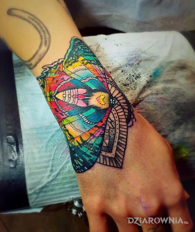 Tatuaż ćma - zwierzęta