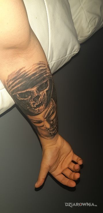 Tatuaż czaszka z maską - demony