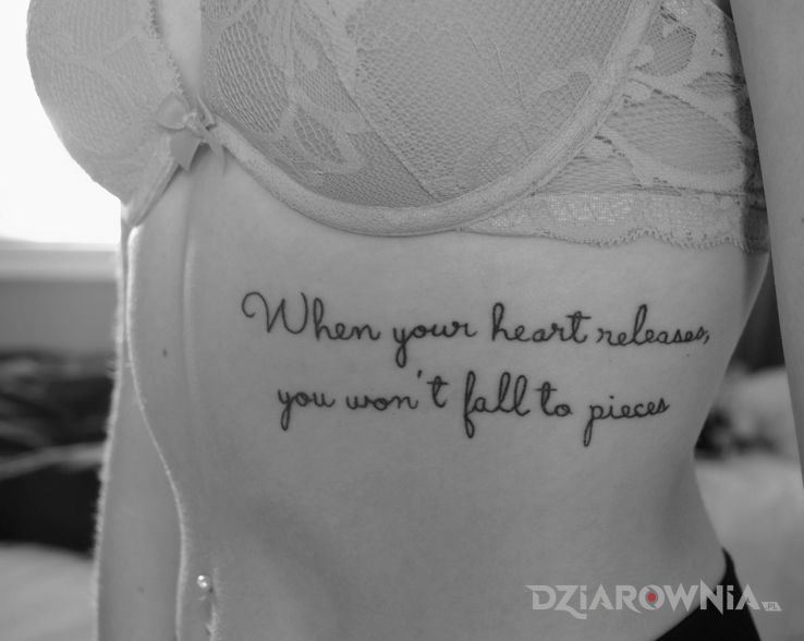 Tatuaż zwolnienie serca - napisy