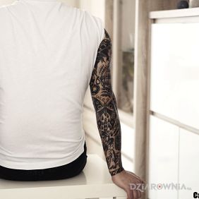 Dwa rękawy w stylu tradycyjnym - tył