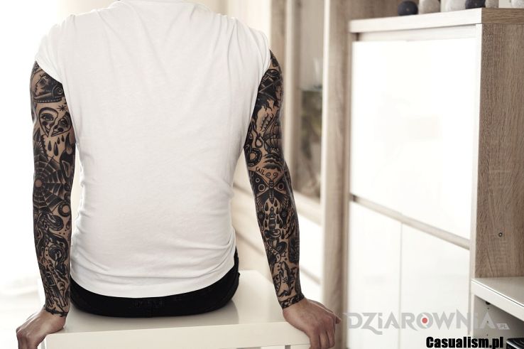 Tatuaż dwa rękawy w stylu tradycyjnym - tył - kwiaty