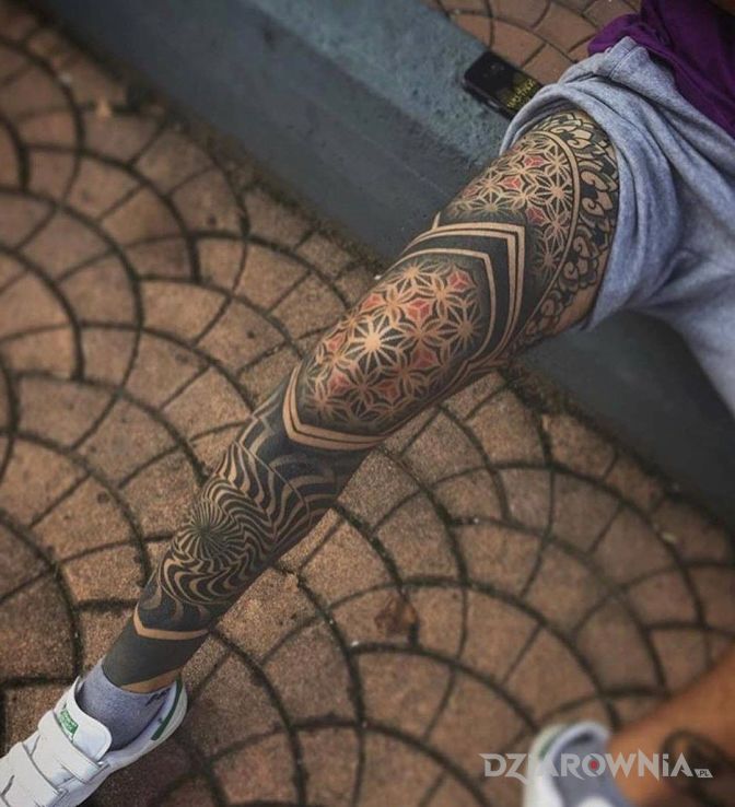 Tatuaż geometric shapes - czarno-szare