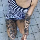 Kobiece twarze z różami