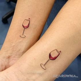 Po kieliszku wina :)