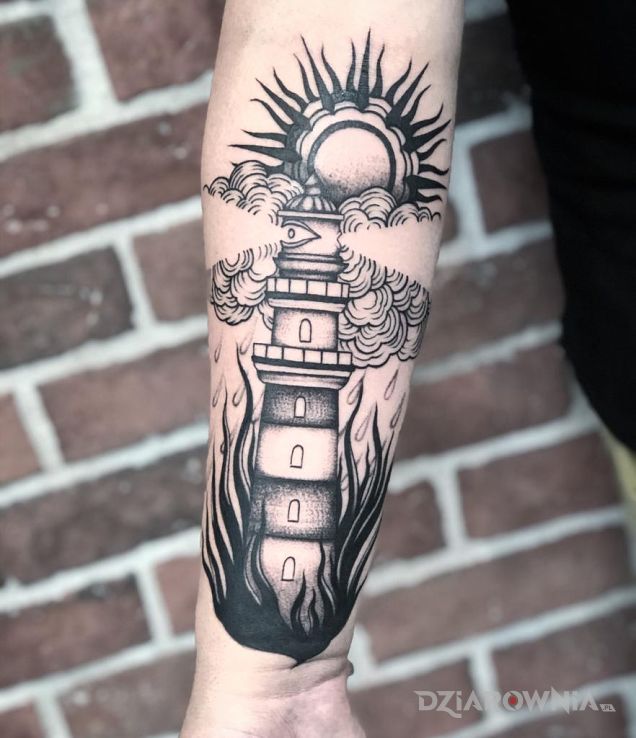 Tatuaż latarnia morska wykonana na hawajach - cover up