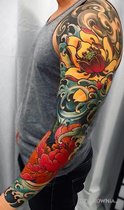 Tatuaż japonia zawitała na rękę - kwiaty