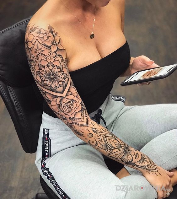 Tatuaż kwiatki i mandale - czarno-szare