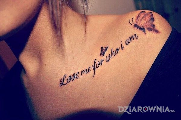 Tatuaż love me for who i am - napisy