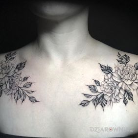 Kwiaty na obojczykach