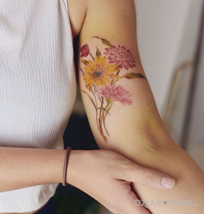 Tatuaż kwiaty kolorowe - kwiaty