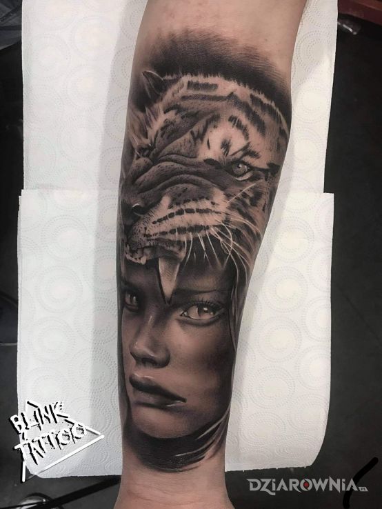 Tatuaż  na przedramieniu - twarze