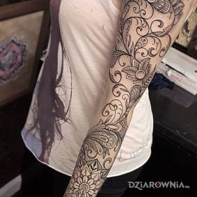 Ornamenty i mandale w rękawie