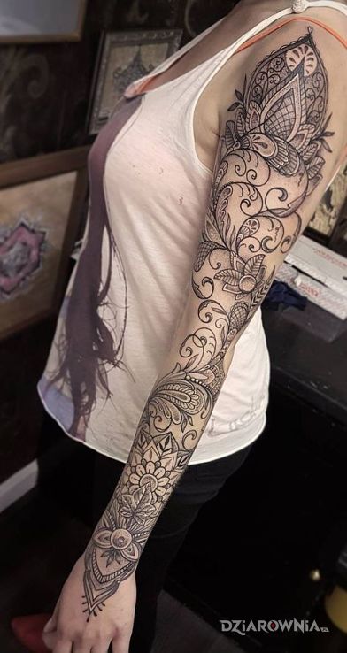 Tatuaż ornamenty i mandale w rękawie - kwiaty