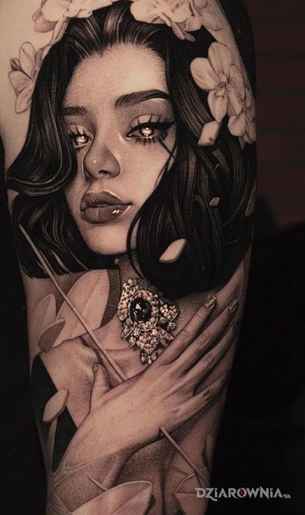 Tatuaż śliczna panienka - czarno-szare