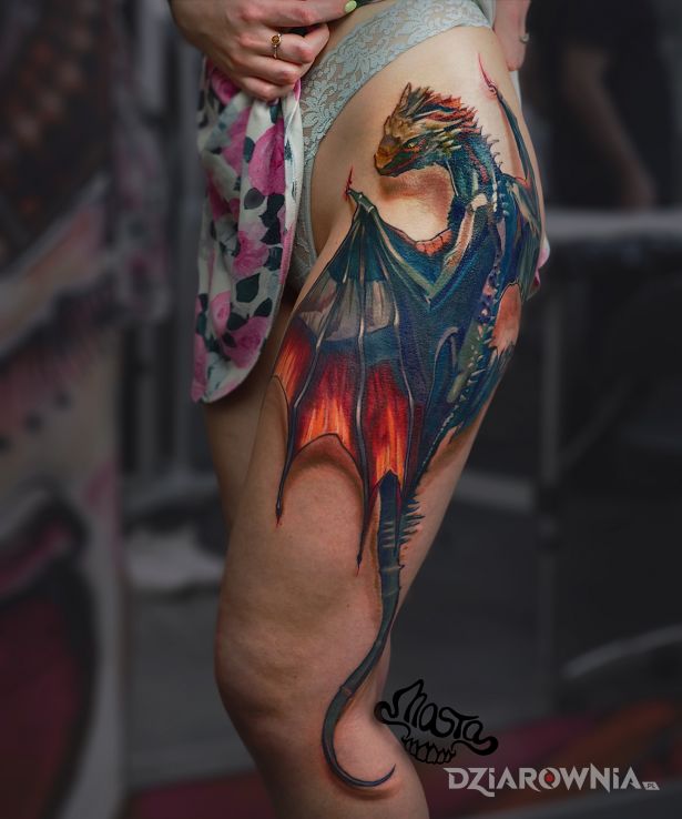 Tatuaż smok wbił się w bok - zwierzęta
