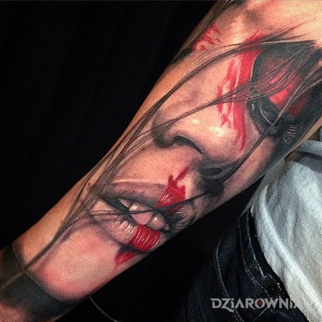 Tatuaż portret dziewczyny - realistyczne