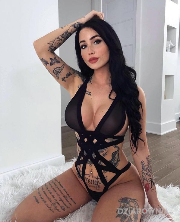 Tatuaż modeleczka - napisy