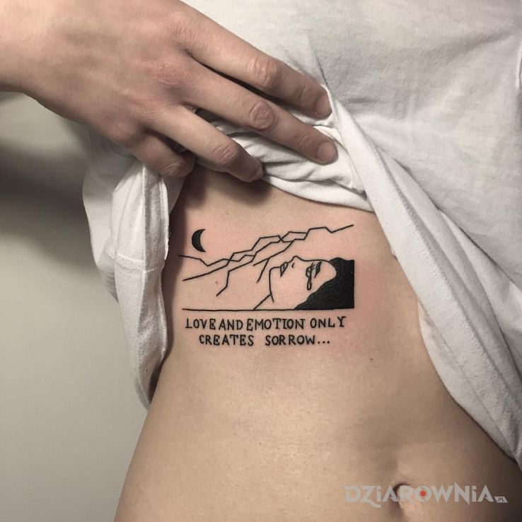 Tatuaż co tworzy smutek - minimalistyczne