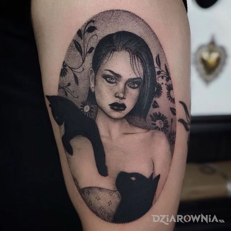 Tatuaż kocica - czarno-szare