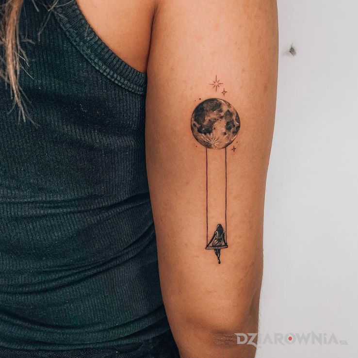 Tatuaż na hustawce - czarno-szare