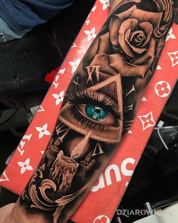 Tatuaż nawet ładne oko - kwiaty