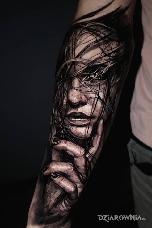 Tatuaż rozczochrana dziewczyna - 3D
