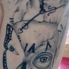 Twarz kobiety i zegar