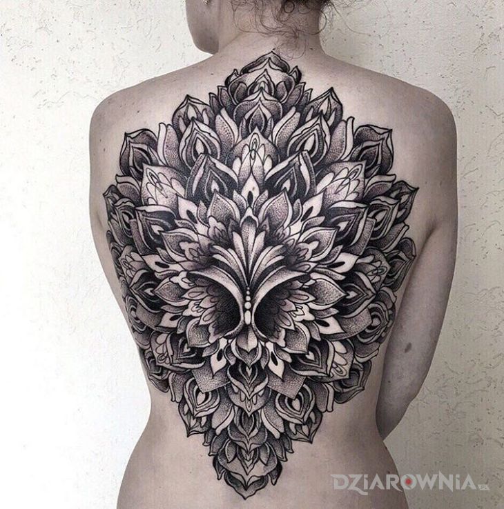 Tatuaż mandala z efektem 3d - 3D