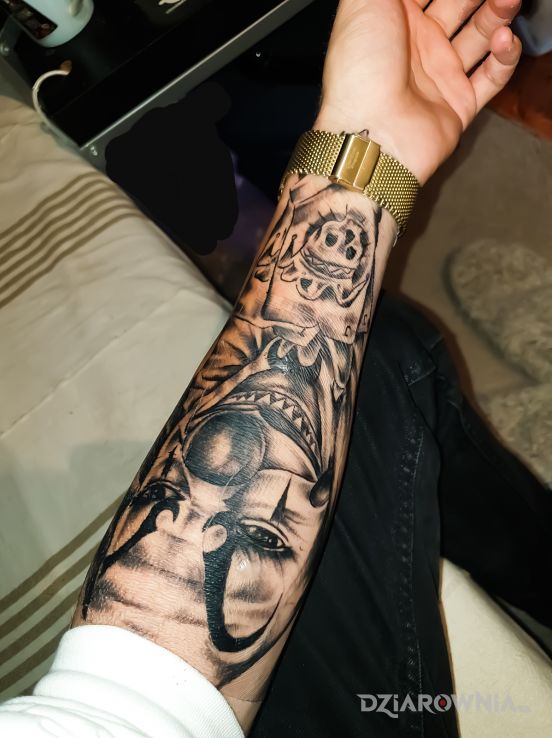 Tatuaż joker z kartą śmierci - czarno-szare