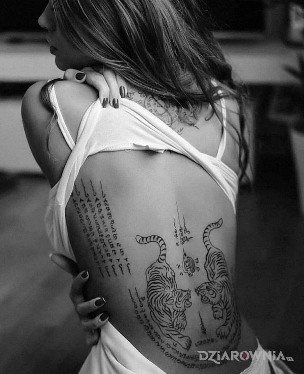 Tatuaż tajskie tygrysy - czarno-szare