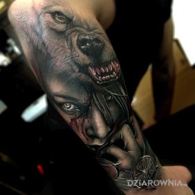 Dziewczyna i niedzwiedz